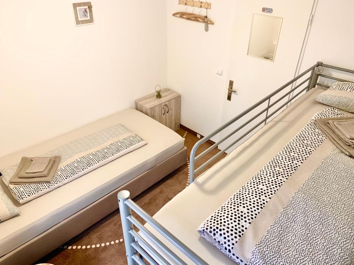 Single Bed 3-Bed Female Dormitory Room