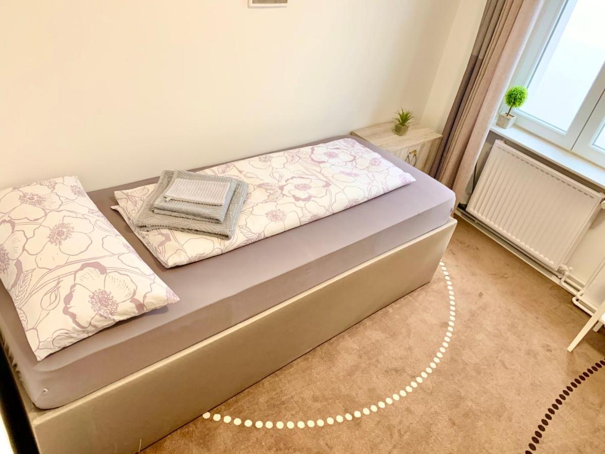 Single Bed 3-Bed Dormitory Room