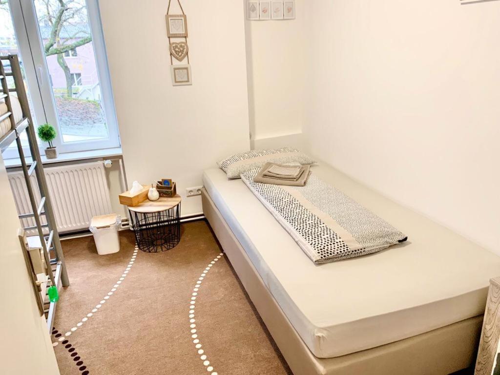Single Bed 3-Bed Female Dormitory Room