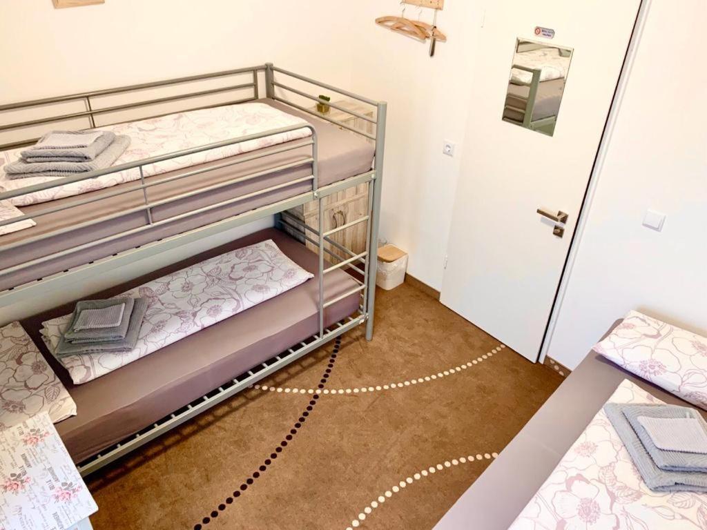 Single Bed 3-Bed Female Dormitory Room